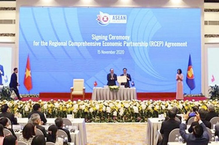 CHINA da un golpe mortal al proteccionismo estadounidense al encabezar el mayor acuerdo de libre comercio del mundo