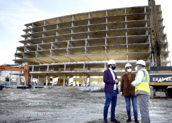 Comienzan los trabajos de demolición del edificio en estructura del fallido Palacio de Congresos
