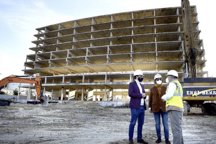 Comienzan los trabajos de demolición del edificio en estructura del fallido Palacio de Congresos