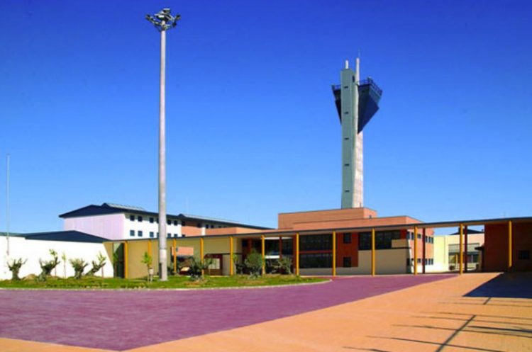 La Junta de Andalucía contradice al Ministerio del Interior y niega que visitar a familiares en prisión sea una causa justificada de desplazamiento