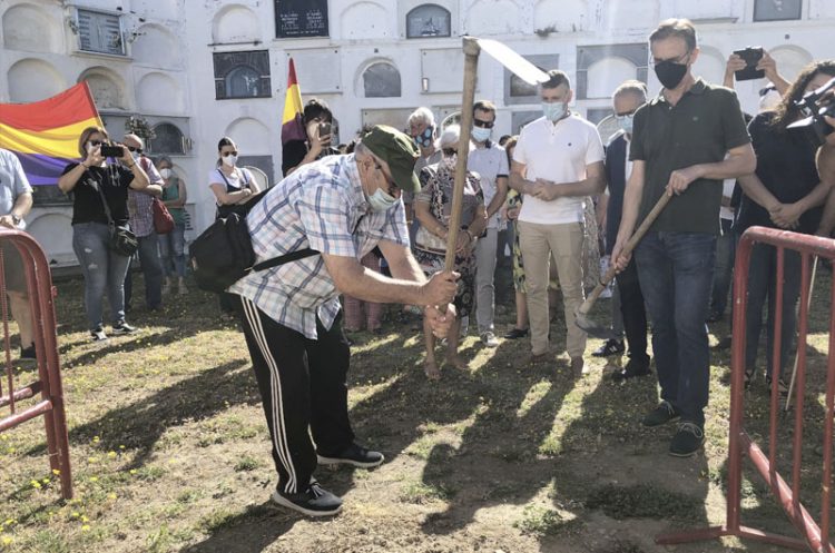 En 2021 continuarán las exhumaciones en Jimena y se estudiarán sondeos en La Línea