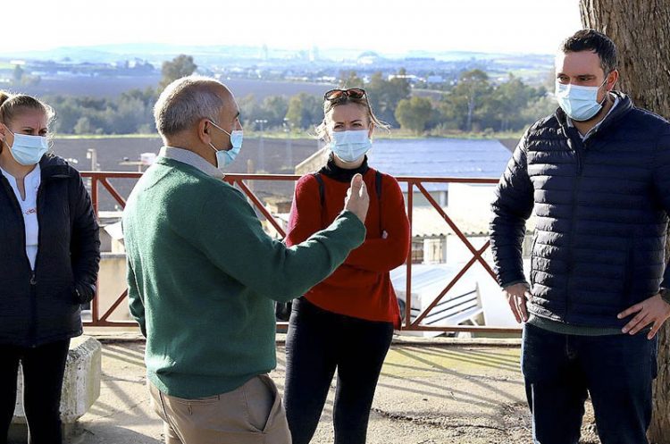 Se inicia la instalación de 14 parques biosaludables en las barriadas rurales