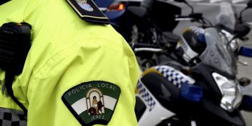 Devuelto a su propietario un sobre con unos 1.000 euros hallado en un centro comercial