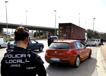 Controlados 14.000 vehículos en los accesos a Jerez durante el cierre perimetral