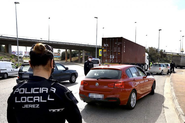 Controlados 14.000 vehículos en los accesos a Jerez durante el cierre perimetral