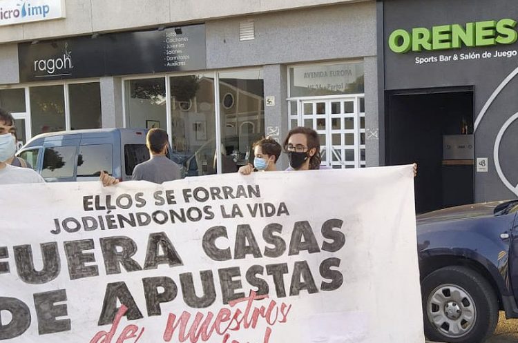 IU presenta medidas para evitar la expansión de las casas de apuestas