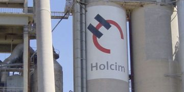 La fábrica de Holcim aporta más de 6.600 kilos de alimentos a la campaña de donaciones