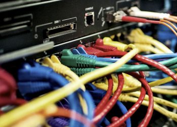 Adelante Jerez propone crear una red de fibra óptica propia para dar servicio a operadoras locales de Internet.
