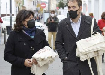 IU lleva a Diputación la difícil situación de la flor cortada en Chipiona y pide cooperación provincial en el diseño de un Plan Estratégico