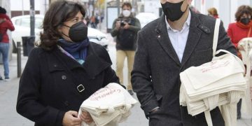 IU lleva a Diputación la difícil situación de la flor cortada en Chipiona y pide cooperación provincial en el diseño de un Plan Estratégico