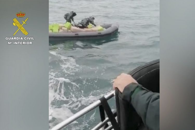 La Guardia Civil interviene más de 8.100 kilos de hachís en tres actuaciones en Cádiz