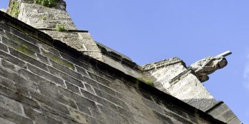 Urbanismo actúa en el desplome de una de las gárgolas de San Dionisio