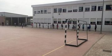 Profesores de Cádiz exigen el cierre de los centros educativos durante tres semanas