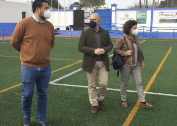 Nuevo césped en el campo de fútbol de Guadalcacín