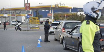 Policía Local controla más de 3.000 vehículos e interpone un total de 225 denuncias en Jerez durante el grado 2