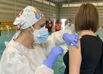 Se comienza a administrar las primeras vacunas COVID-19 a más de más de 7.050 profesionales de Educación de la provincia de Cádiz