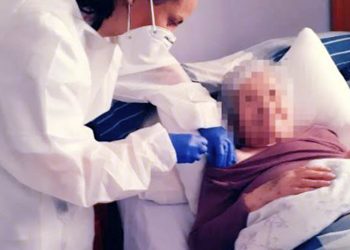 Comienza la vacunación de personas dependientes mayores de 80 años en sus domicilios