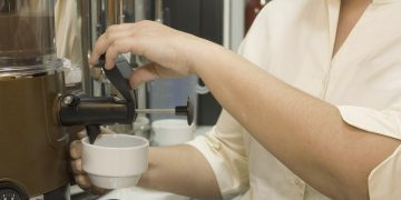Una hora más de oxígeno para la hostelería de la ciudad