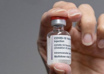 La OMS continúa recomendando la vacuna de AstraZeneca: sus beneficios contra el COVID19 superan los riesgos de trombosis