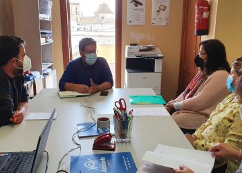 El Parlamentario José Ignacio García y Adelante Jerez presentan a FLAMPA Jerez la ley de bajada de ratios