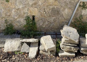 Recuperadas una veintena de losas de Tarifa sustraídas de varias calles del centro histórico