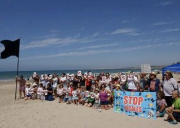 Ecologistas en Acción resalta la insolvencia de los galardones «Banderas azules»