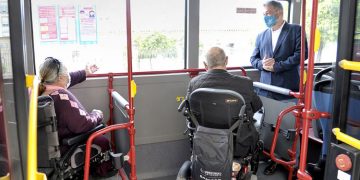 Las personas en sillas de ruedas podrán transportar animales de compañía en autobuses urbanos