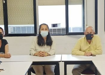 IU: “Hay que dignificar las condiciones de trabajo de las limpiadoras de los colegios”