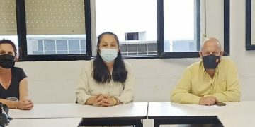 IU: “Hay que dignificar las condiciones de trabajo de las limpiadoras de los colegios”