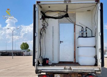 La Guardia Civil desarticula una organización que había creado plantaciones de marihuana en el interior de camiones