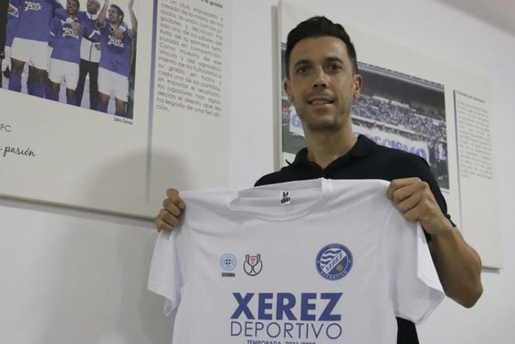 Álex Cruz refuerza la zaga xerecista