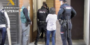 Desarticulada una organización criminal internacional dedicada a la estafa sistemática en el alquiler de alojamientos turísticos en Cádiz a través de Internet