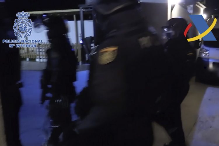 Desarticulada una de las organizaciones criminales más activas en la introducción de hachís por la bahía de Cádiz