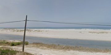 Trasladado en helicóptero un parapentista herido tras sufrir una caída en Barbate