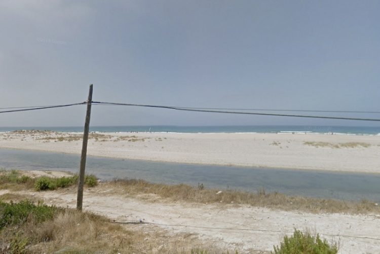 Trasladado en helicóptero un parapentista herido tras sufrir una caída en Barbate