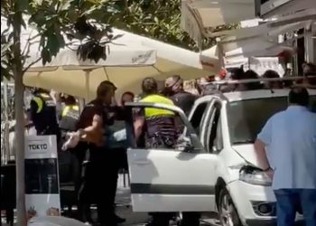 Un conductor atropella a varias personas en una terraza en Marbella