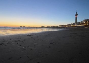 La Junta, erre que erre con el cierre nocturno de las playas