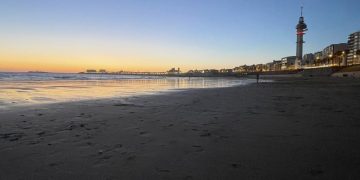 La Junta, erre que erre con el cierre nocturno de las playas