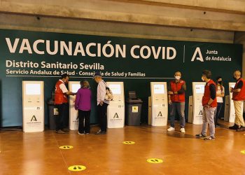 Andalucía abre mañana la autocita para vacunarse contra el Covid-19 a los nacidos en 2002 y 2003 y el jueves a los de 2004 y 2005