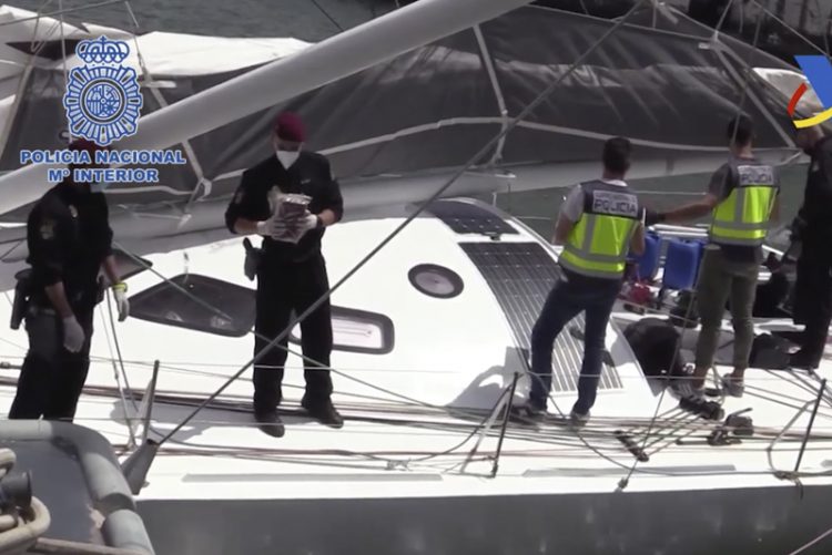 Intervenida una tonelada de cocaína oculta en un moderno velero abordado en medio del Atlántico