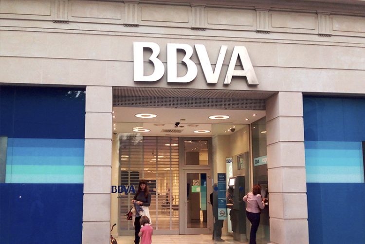 El Banco de España sanciona a BBVA con 6 millones por dos infracciones graves en la venta de hipotecas