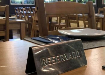 Sube a 6 el máximo de comensales permitidos en mesas ubicadas en interior en restauración y salones  de celebraciones en los niveles 1 y 2