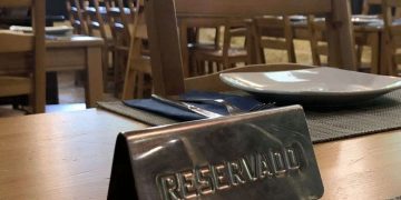 Sube a 6 el máximo de comensales permitidos en mesas ubicadas en interior en restauración y salones  de celebraciones en los niveles 1 y 2