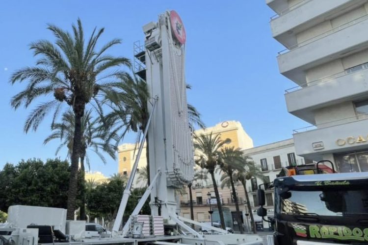 Noria Plaza Arenal VS palmera Plaza Arenal