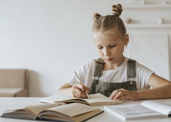 La Junta destina 94,7 millones a la gratuidad de libros de texto para casi un millón de familias