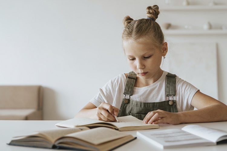 La Junta destina 94,7 millones a la gratuidad de libros de texto para casi un millón de familias