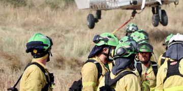 Unos mil efectivos contra el incendio en Sierra Bermeja tras la incorporación de recursos de otras comunidades