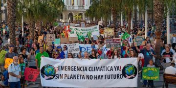 El movimiento climático vuelve a las calles de Cádiz para exigir justicia por el clima