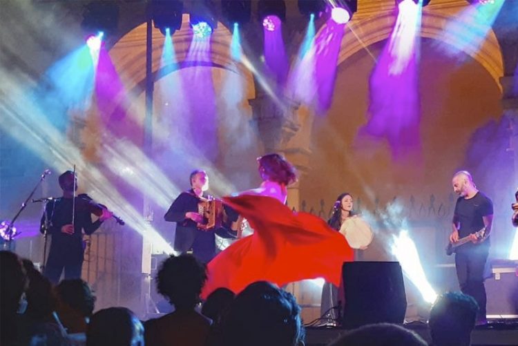 El grupo italiano Canzoniere Grecanico Salentino pone el broche de oro al Xera Festival