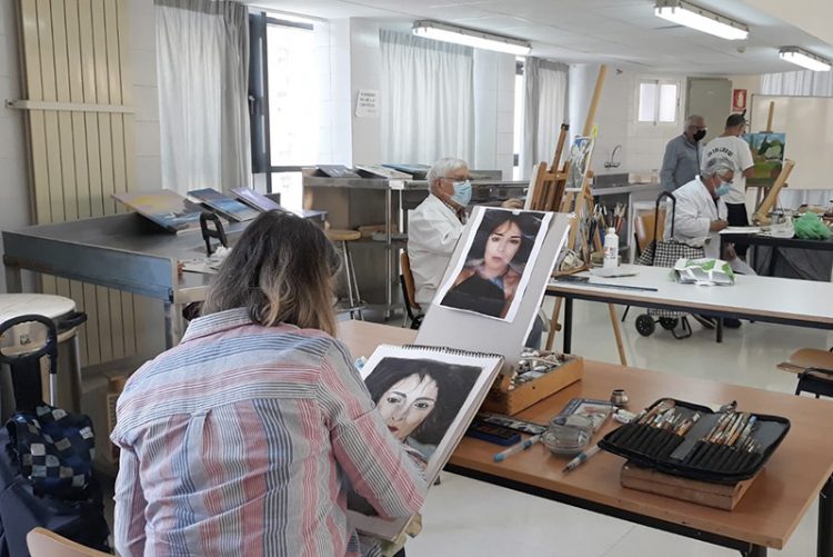 Los centros de mayores recuperan la plena actividad tras superarse la quinta ola del Covid